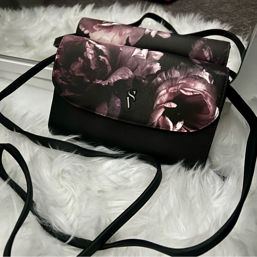 Simply Vera Wang Floral Black 2-in-1 Clutch and Crossbody Phone Wallet Purse